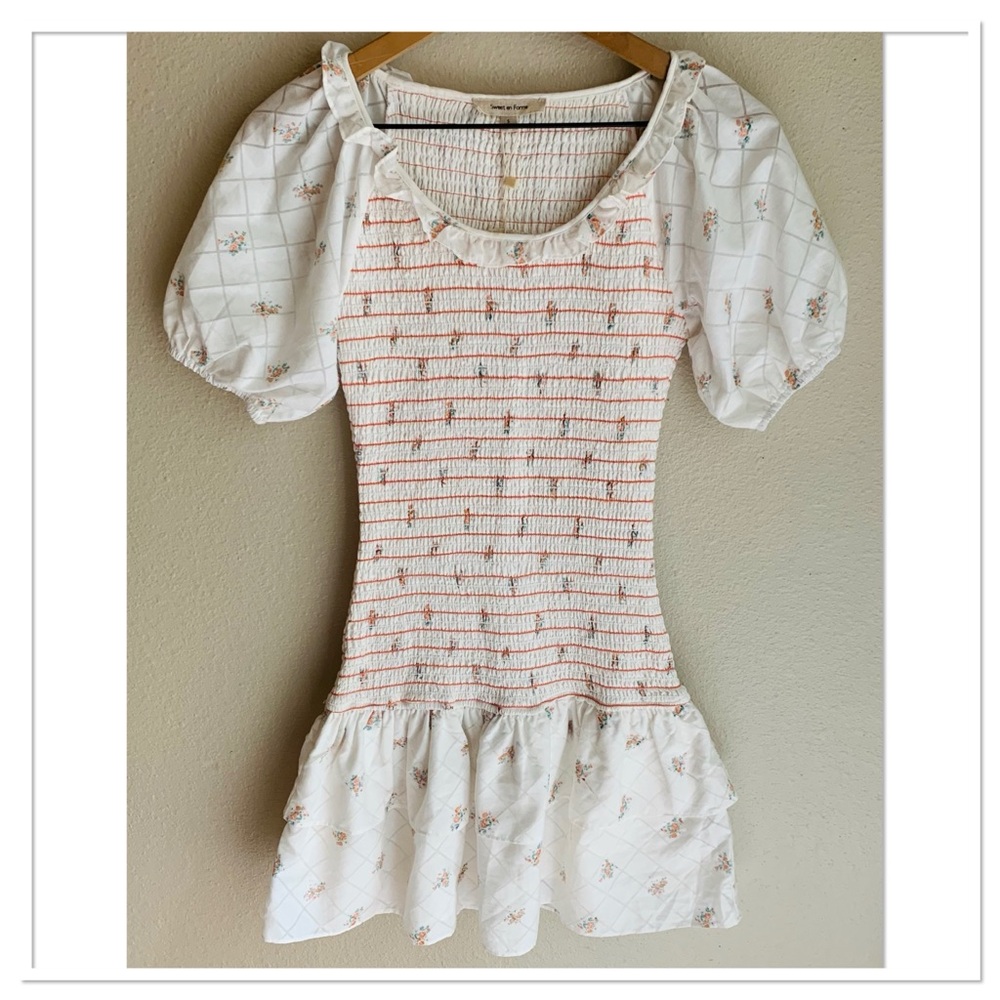 NWT Sweet en Forme Floral Smocked Mini Dress White Orange Size Small